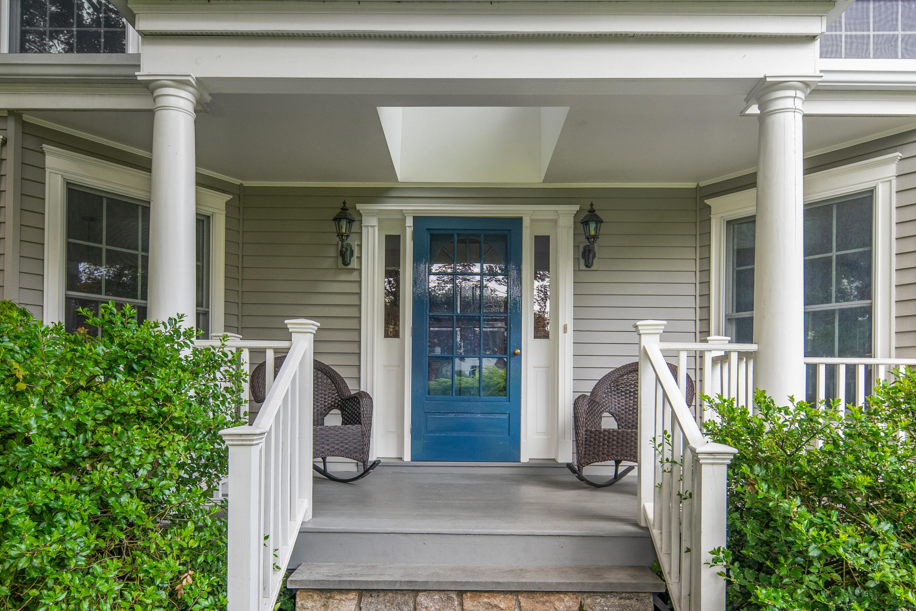 17 Wilson Ridge Road Darien, CT 06820 - Photo 3 of 37 front view of a house