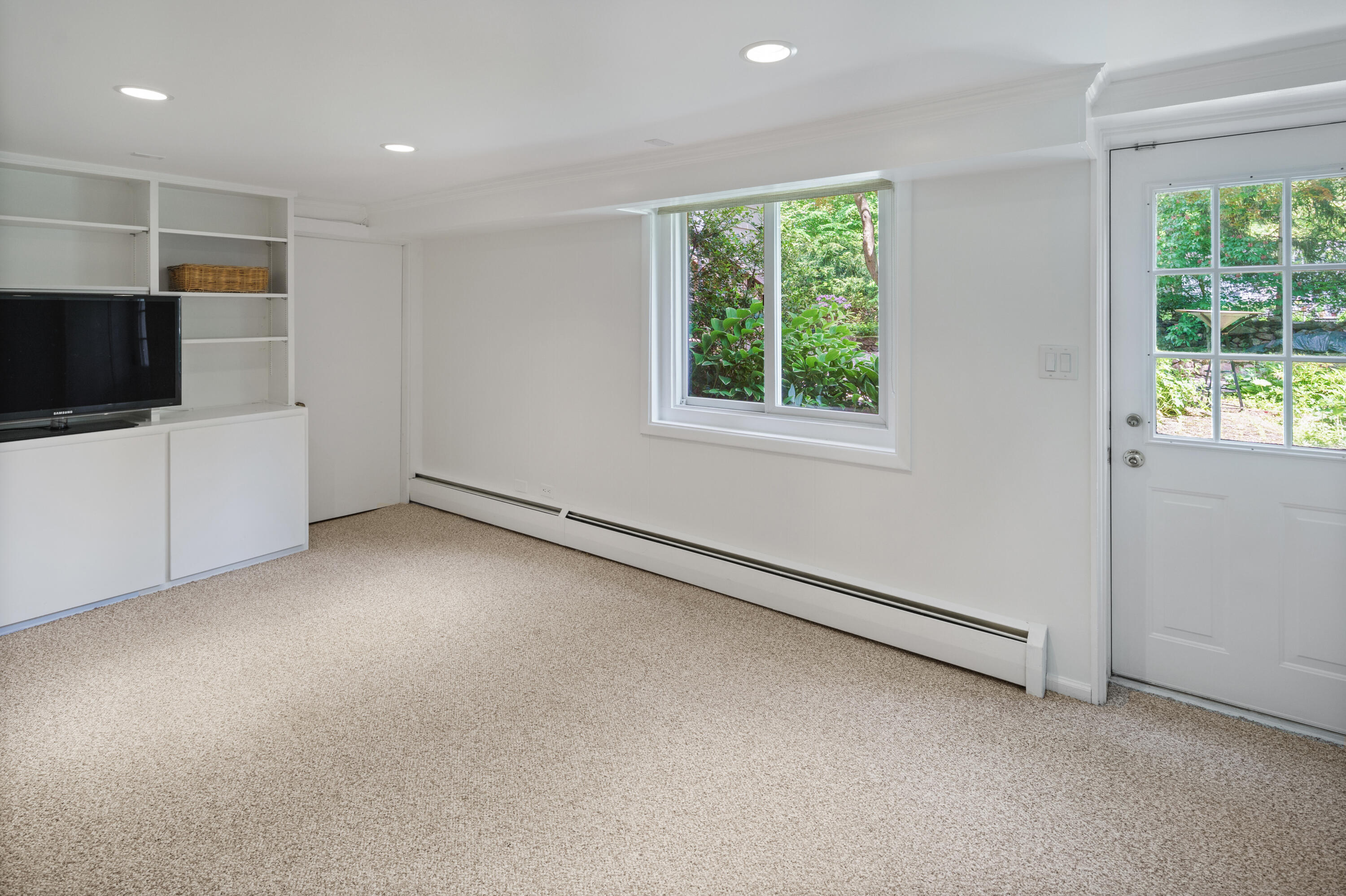 17 Wilson Ridge Road Darien, CT 06820 - Photo 32 of 37 an empty room with windows