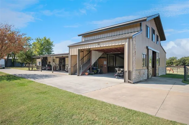 a view of a house with entertaining space