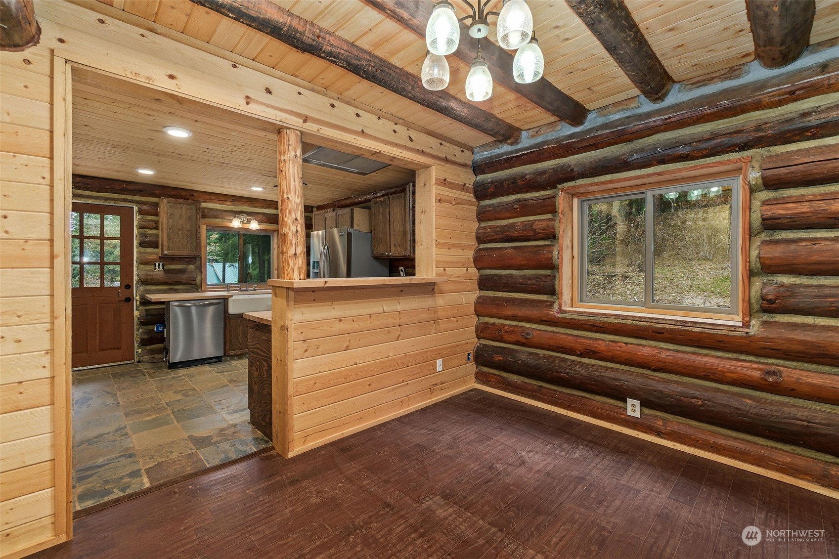 1230 Casassa Road Cle Elum, WA 98922 - Photo 21 of 40 a view of an entryway