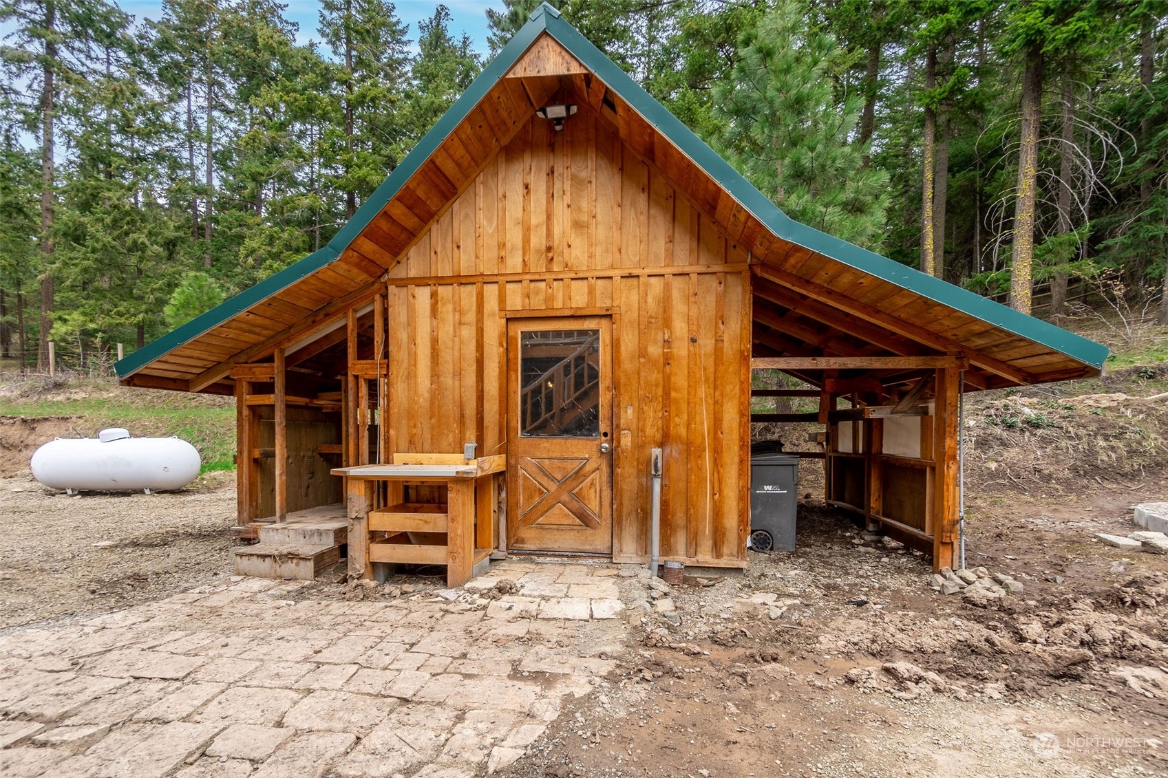 1230 Casassa Road Cle Elum, WA 98922 - Photo 35 of 40 a view of a small house in the back yard