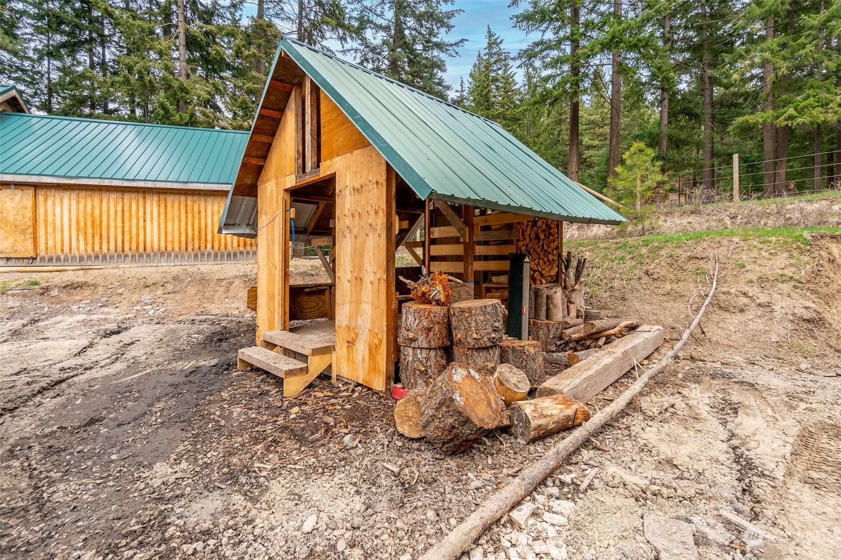 1230 Casassa Road Cle Elum, WA 98922 - Photo 37 of 40 a backyard of a house with wooden fence