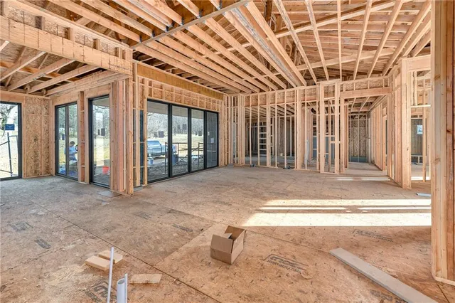 $1,069,000 | 32200 East Outer Belt Road, Lee's Summit, MO 64086