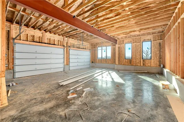 $1,069,000 | 32200 East Outer Belt Road, Lee's Summit, MO 64086