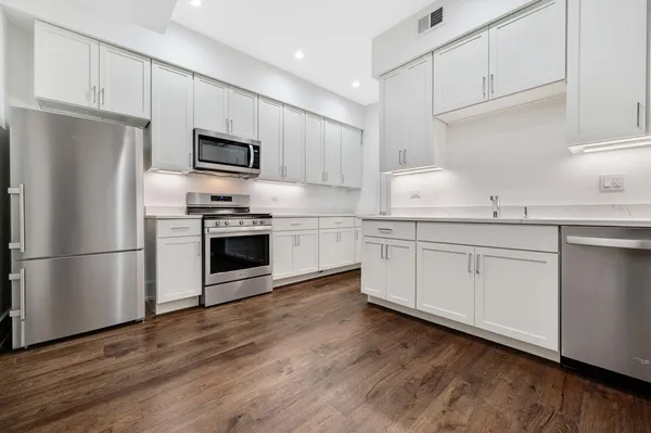 $3,900 | 653 West Wrightwood Avenue, Unit 2F, Chicago, IL 60614