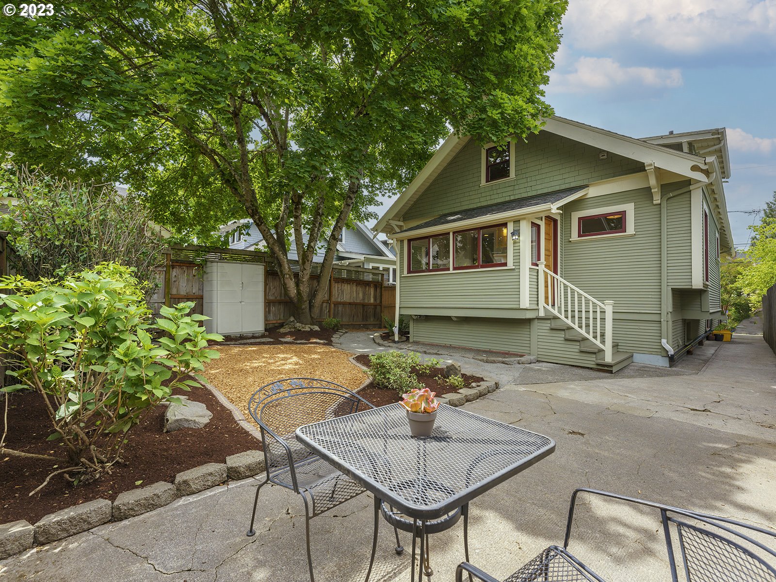 1920 Southeast 47th Avenue Portland, OR 97215 - Photo 33 of 40 a backyard of a house with table and chairs