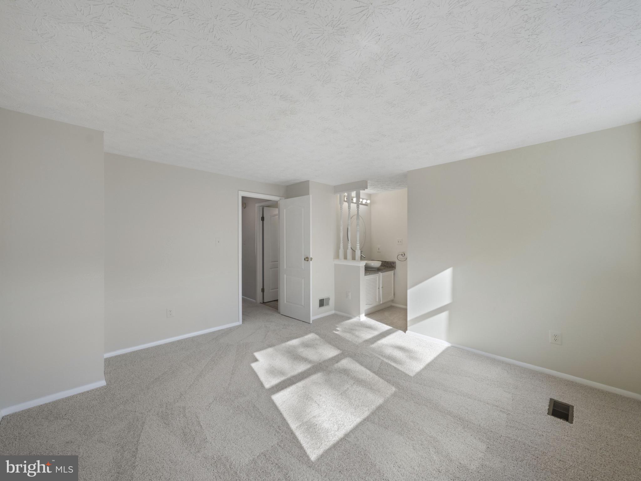 8027 Tyson Oaks Circle Vienna, VA 22182 - Photo 12 of 29