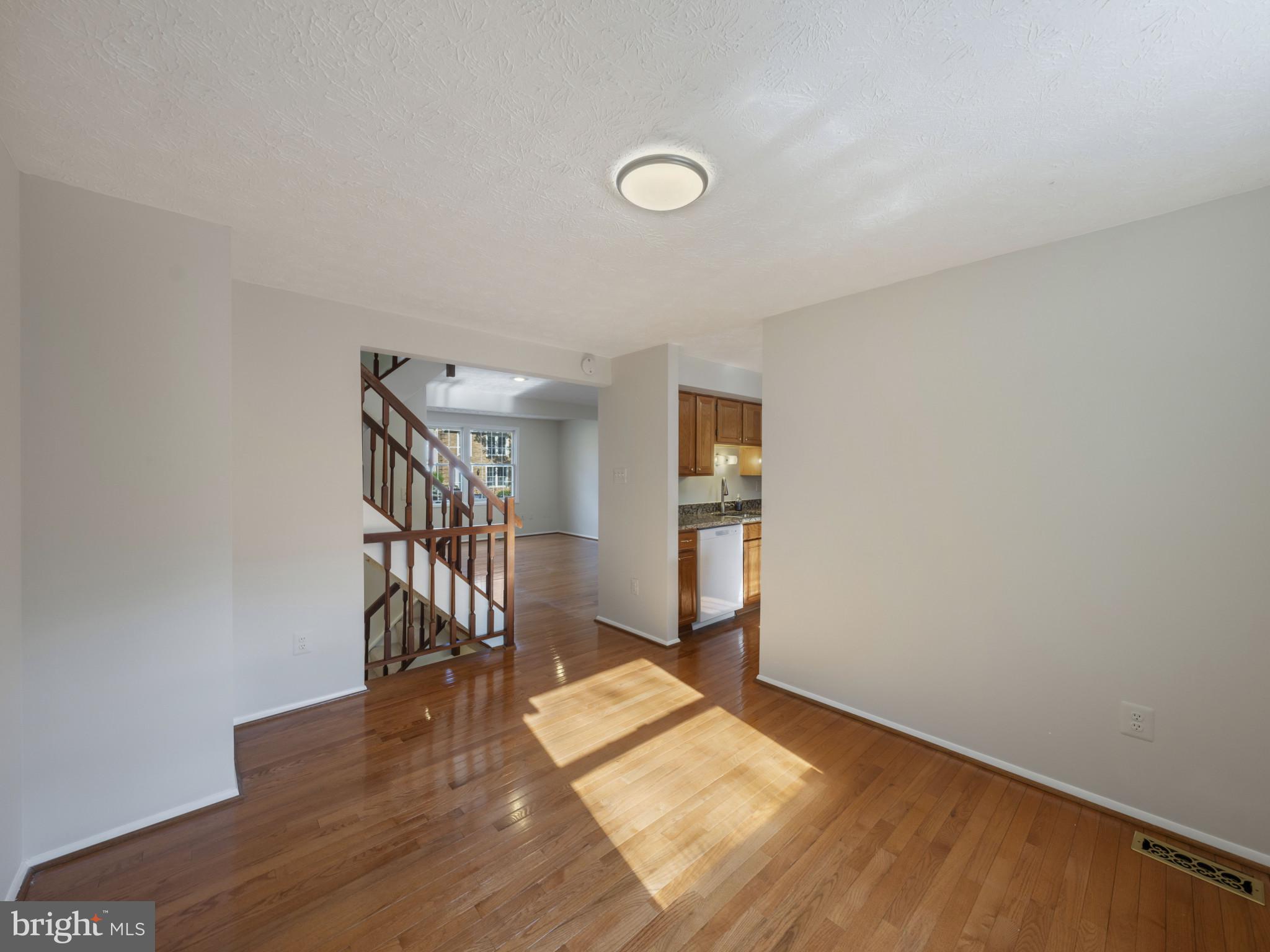 8027 Tyson Oaks Circle Vienna, VA 22182 - Photo 7 of 29