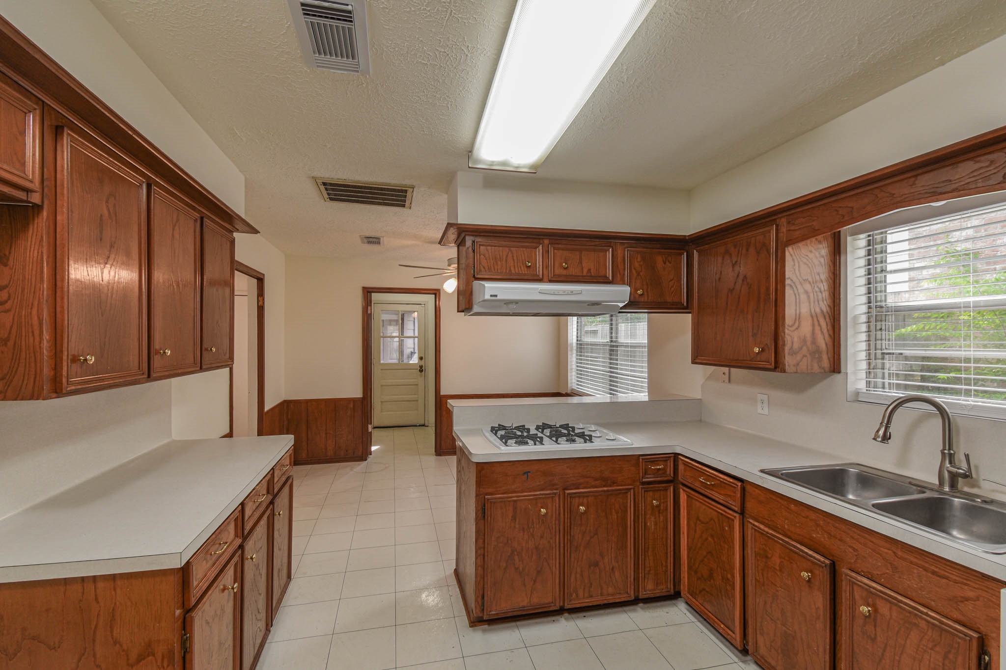 16518 Courtland Circle Spring, TX 77379 - Photo 9 of 24