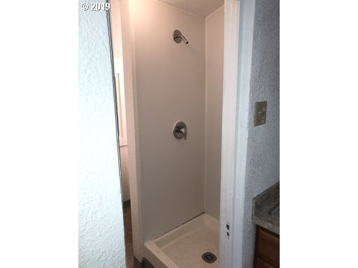 519 Southwest 14th Street Pendleton, OR 97801 - Photo 10 of 11 a bathroom with a shower