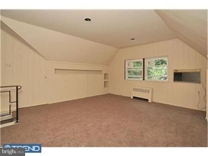 927 Crosswicks Road Rydal, PA 19046 - Photo 11 of 12