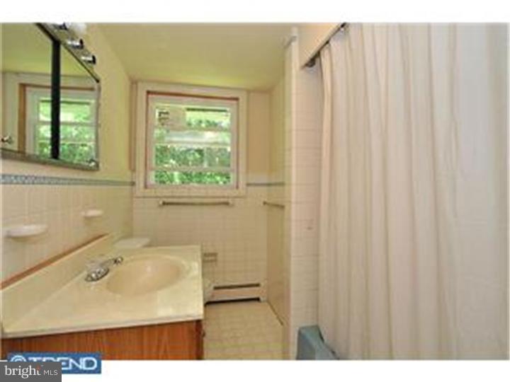 927 Crosswicks Road Rydal, PA 19046 - Photo 10 of 12