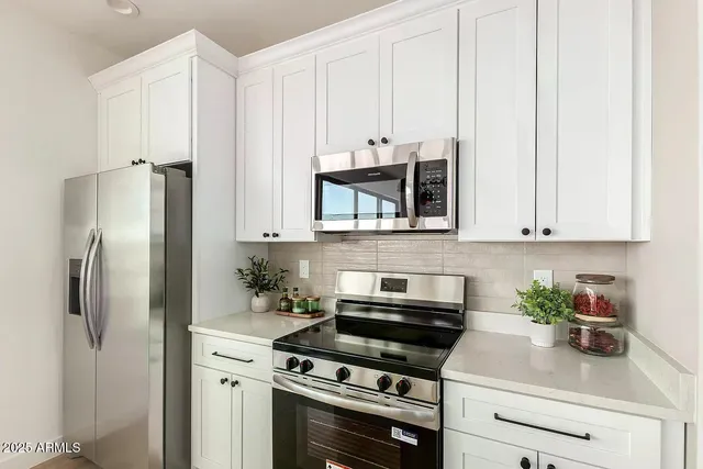 $1,975 | 411 North 32nd Place, Phoenix, AZ 85008