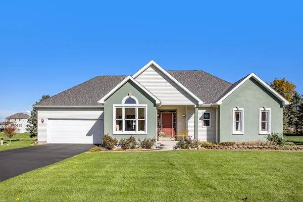 $469,900 | 18 West Suttons Ridge, Battle Creek, MI 49014