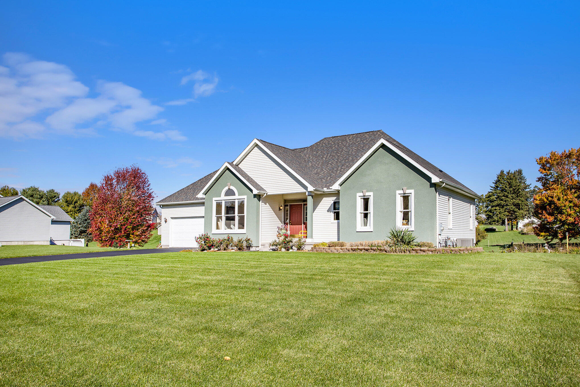 18 West Suttons Ridge Battle Creek, MI 49014 - Photo 2 of 41 Front Yard