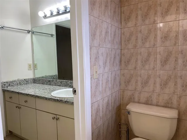 $1,300 | 7807 Golf Cir Drive, Unit 306, Margate, FL 33063