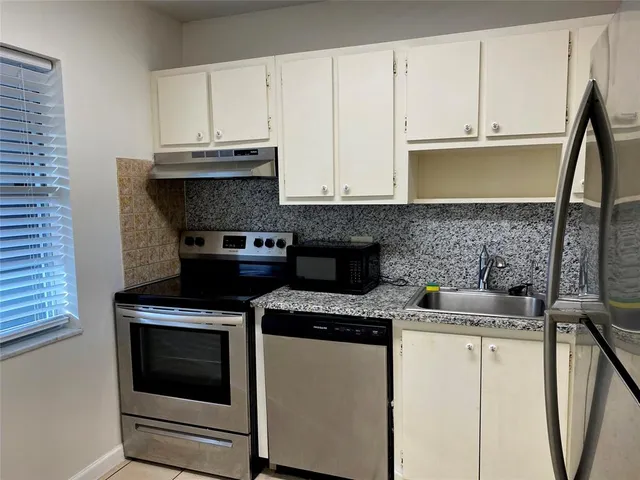 $1,300 | 7807 Golf Cir Drive, Unit 306, Margate, FL 33063