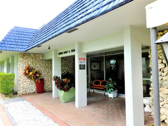 $1,300 | 7807 Golf Cir Drive, Unit 306, Margate, FL 33063