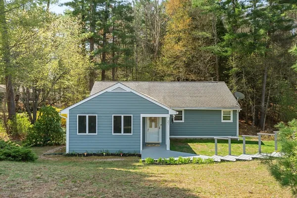 $449,900 | 21 Dug Hill Road, Holland, MA 01521
