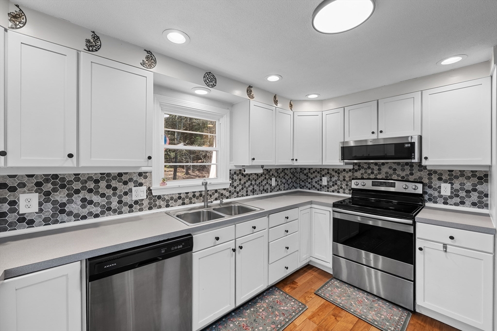 21 Dug Hill Road Holland, MA 01521 - Photo 4 of 28