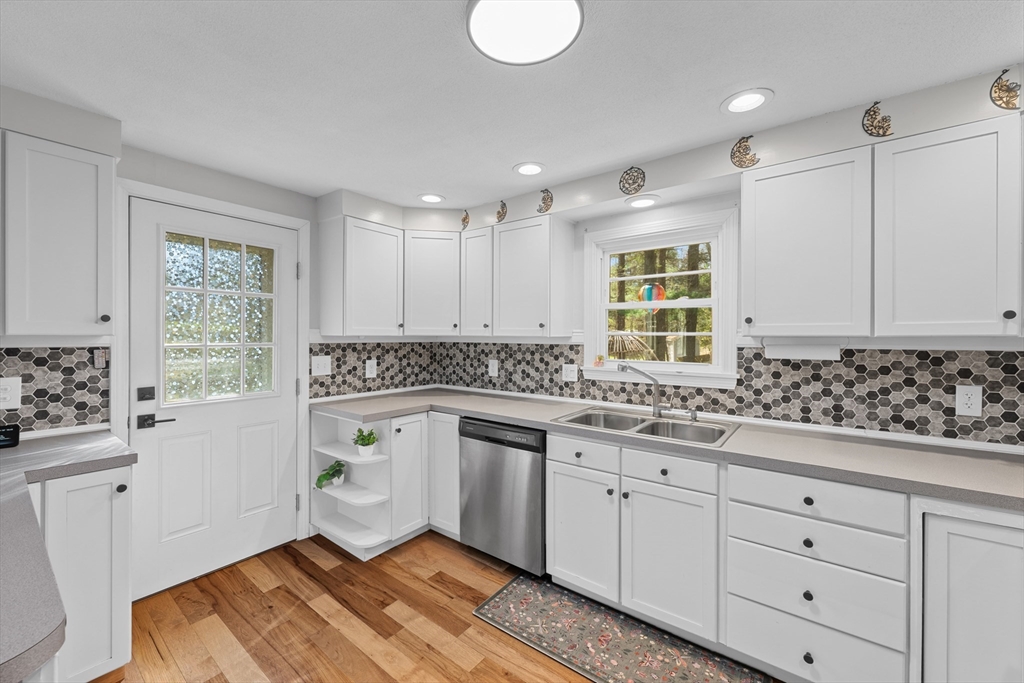 21 Dug Hill Road Holland, MA 01521 - Photo 5 of 28