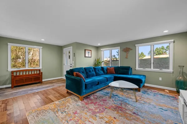 $449,900 | 21 Dug Hill Road, Holland, MA 01521