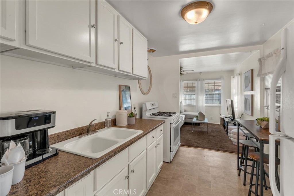 12233 Academy Artesia, CA 90701 - Photo 11 of 40