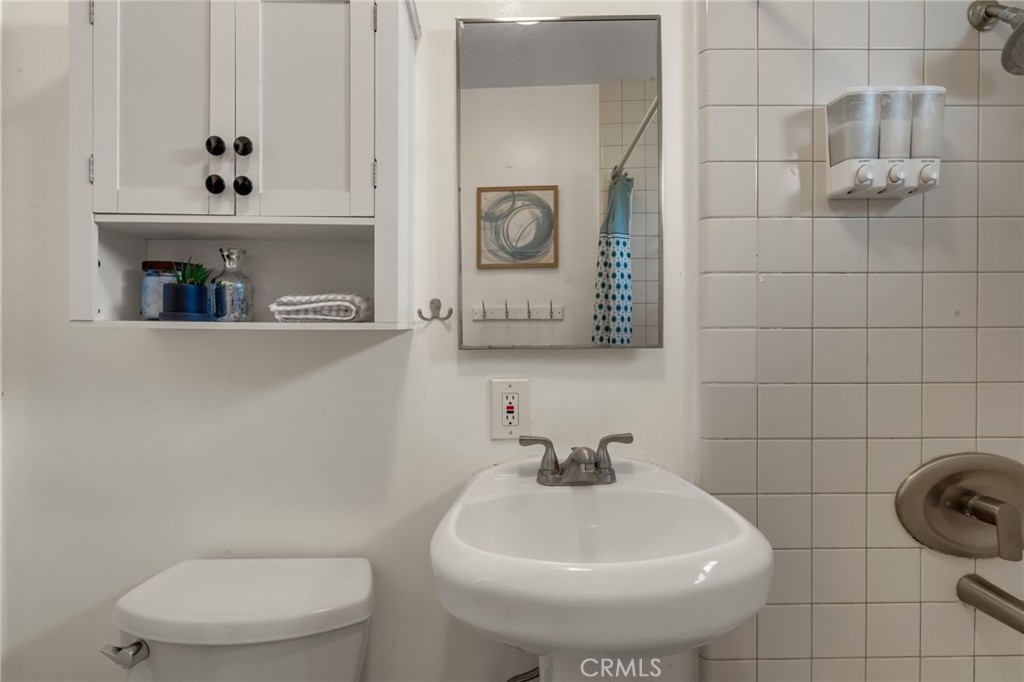 12233 Academy Artesia, CA 90701 - Photo 22 of 40