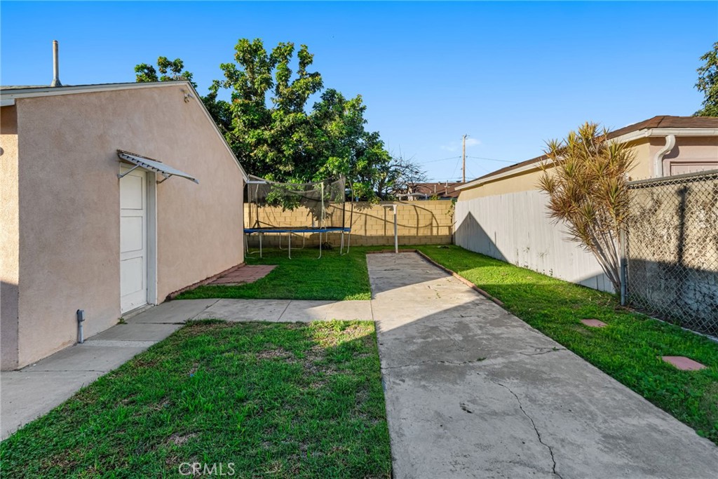 12233 Academy Artesia, CA 90701 - Photo 34 of 40