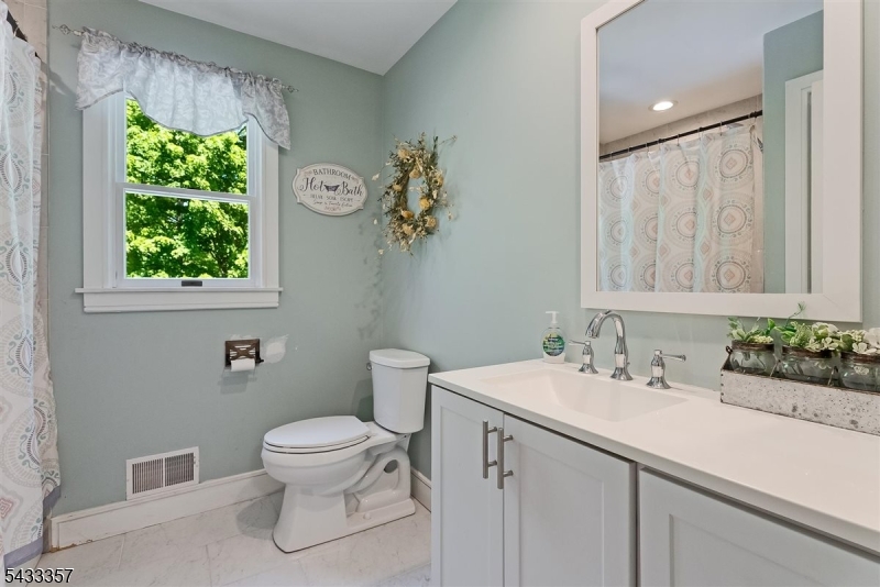 1 Waters Edge Drive Sparta, NJ 07871 - Photo 21 of 48