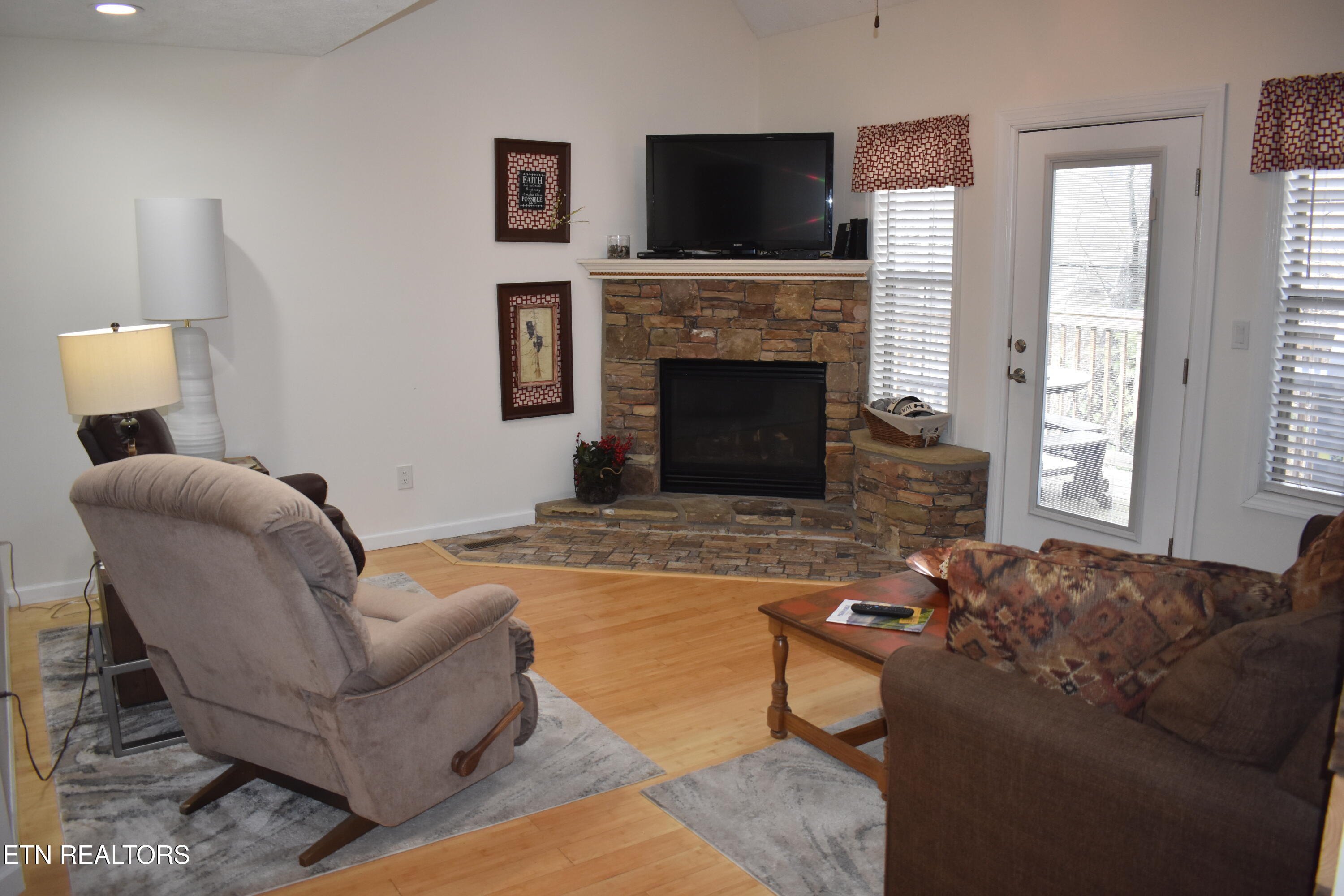 3516 Brook Stone Way Pigeon Forge, TN 37863 - Photo 5 of 24 DSC_0012
