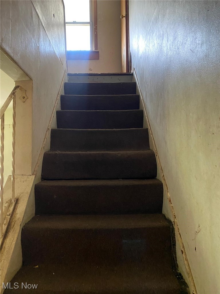 17011 Ridgeton Drive Cleveland, OH 44128 - Photo 17 of 35 View of staircase