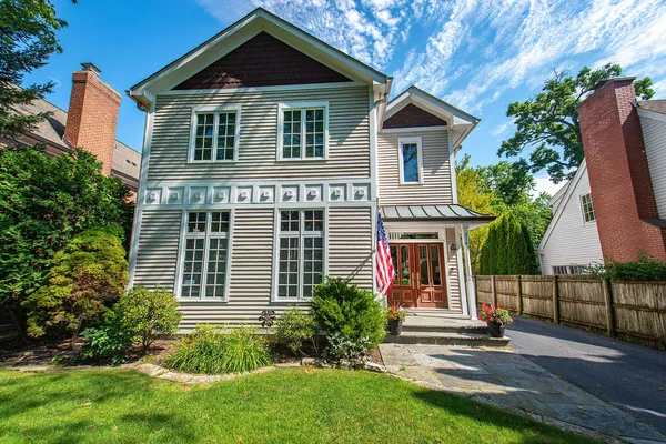 $1,489,000 | 314 East Woodland Road, Lake Bluff, IL 60044