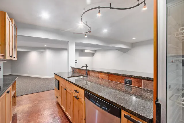 $675,000 | 3464 Jeffrey Spur, Hamilton, MI 49419