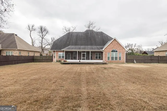 a view of outdoor space yard and front view of a house