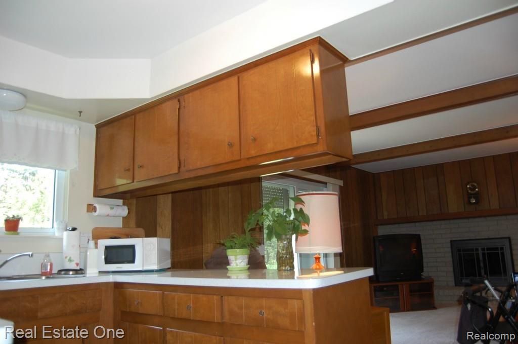 18741 Levan Road Livonia, MI 48152 - Photo 8 of 25 18741 Levan 006.jpg