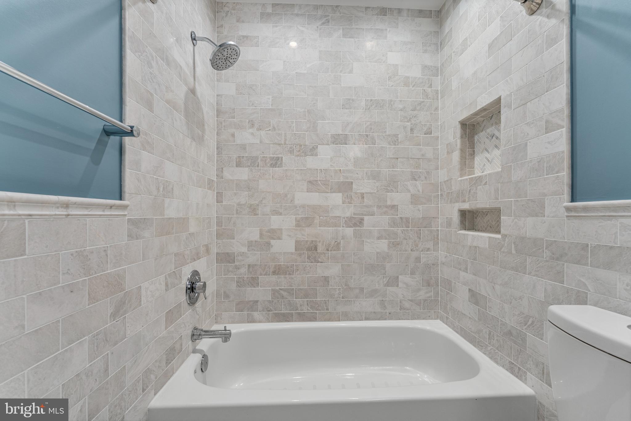 11120 Harbor Court, Unit 1120 Reston, VA 20191 - Photo 14 of 26 a bathroom with a bathtub