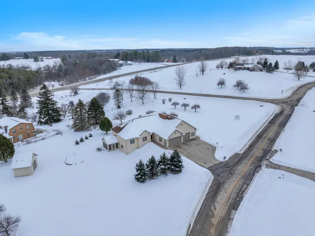 $575,000 | 3011 Rolling Hills Drive, Newton, WI 54220