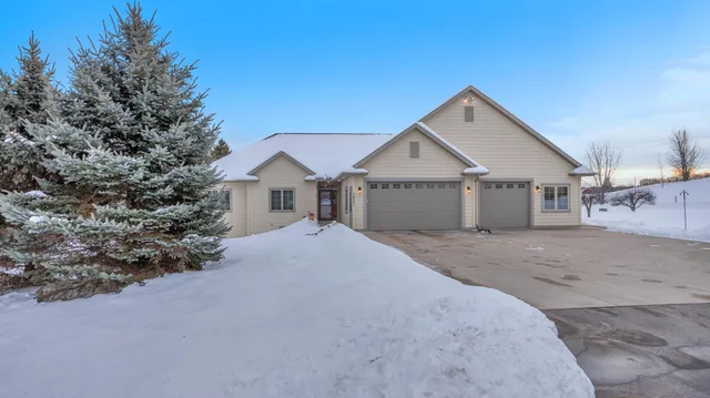 $575,000 | 3011 Rolling Hills Drive, Newton, WI 54220