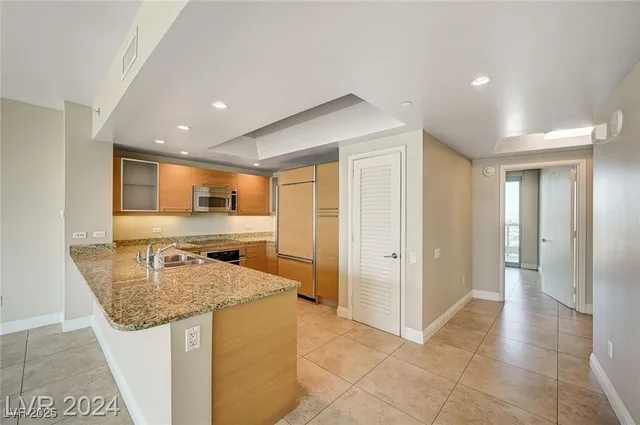 $3,500 | 222 Karen Avenue, Unit 2101, Las Vegas, NV 89109