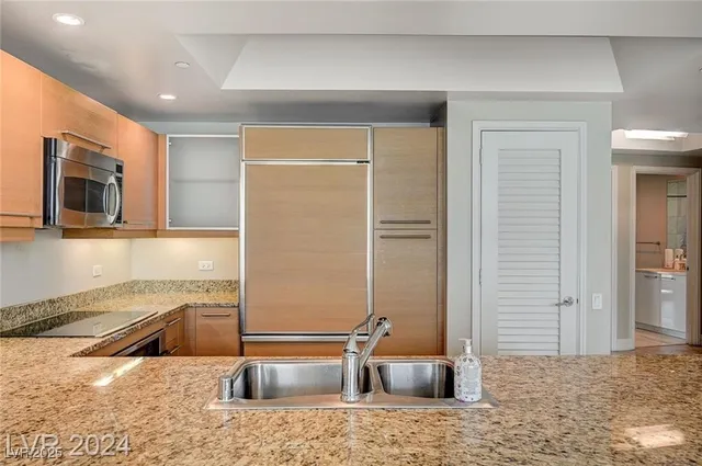 $3,500 | 222 Karen Avenue, Unit 2101, Las Vegas, NV 89109