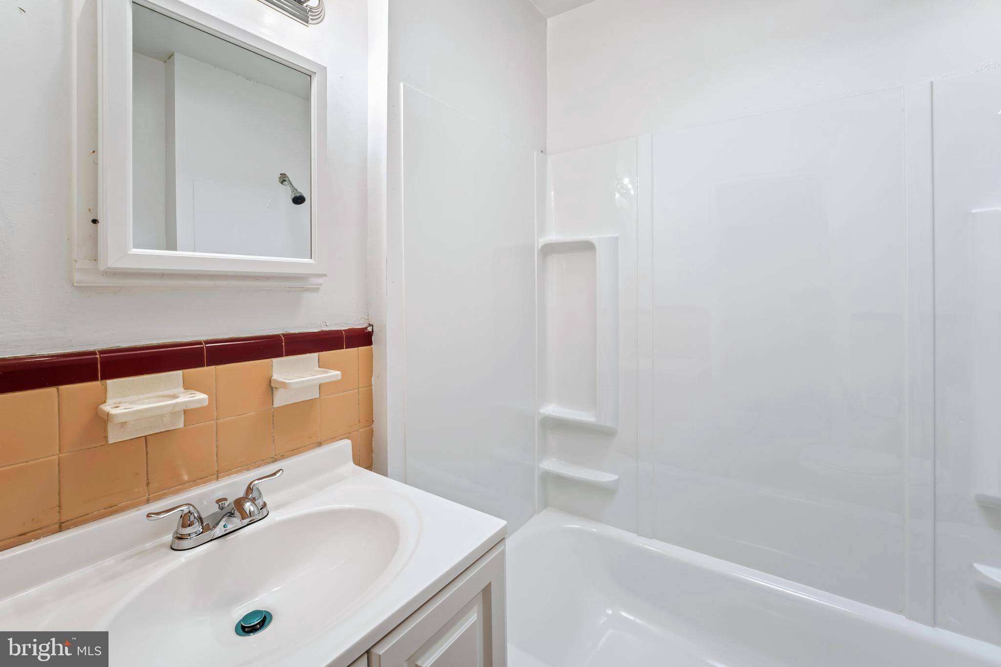 930 Burnside Road Sharon Hill, PA 19079 - Photo 12 of 35 Full bathroom
