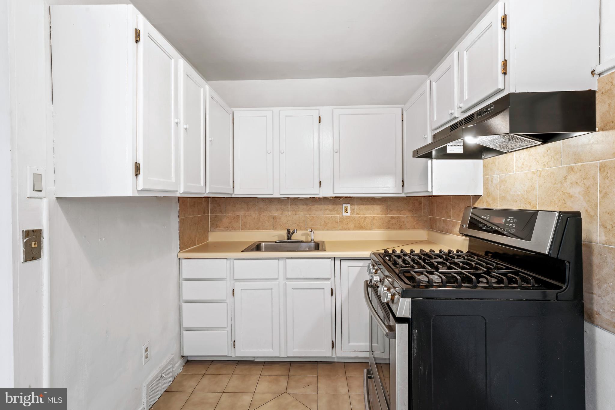 930 Burnside Road Sharon Hill, PA 19079 - Photo 7 of 35 Kitchen