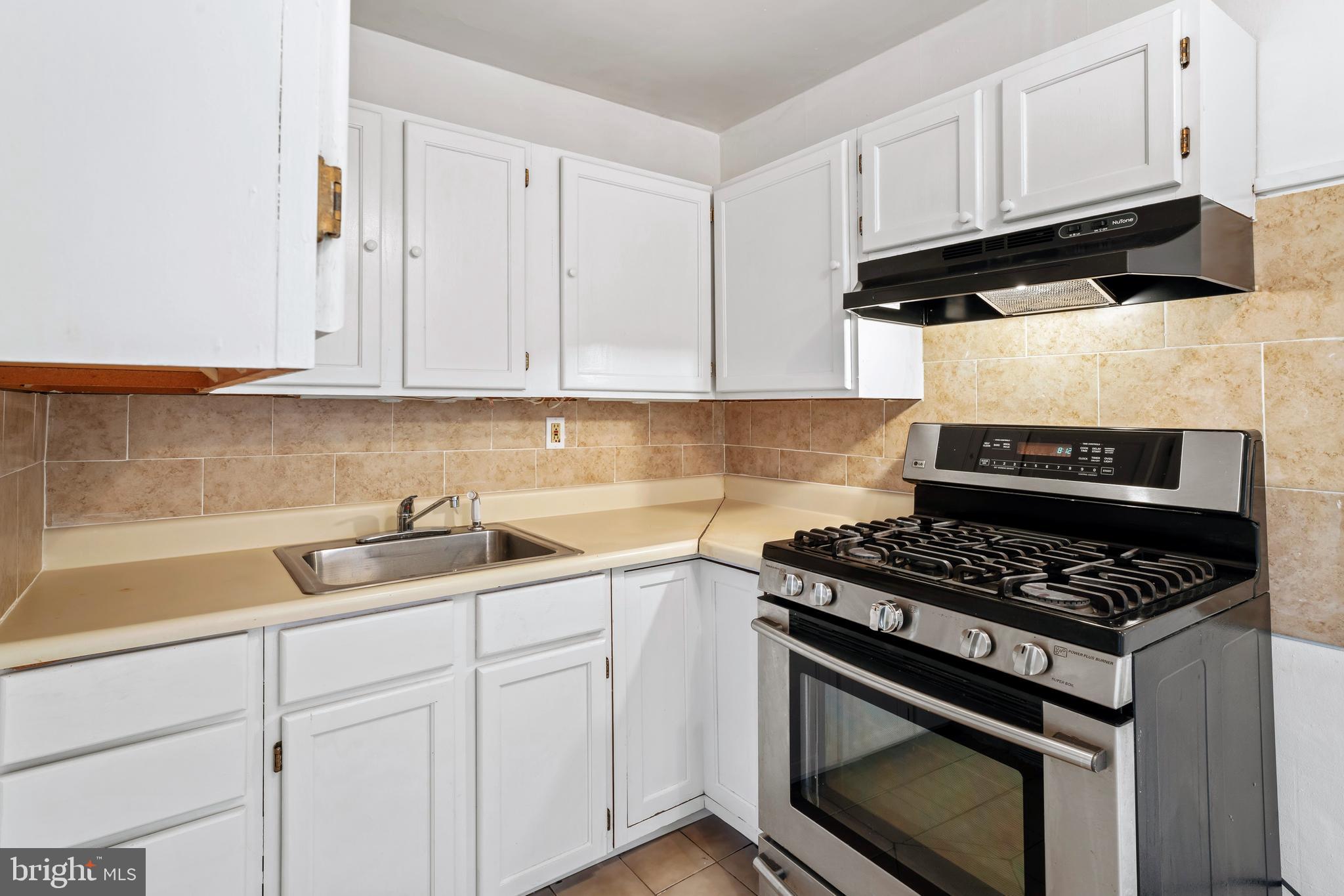 930 Burnside Road Sharon Hill, PA 19079 - Photo 8 of 35 Kitchen
