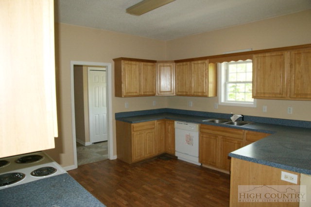 2080 Worley Road Banner Elk, NC 28604 - Photo 2 of 15 Gallery Image 2