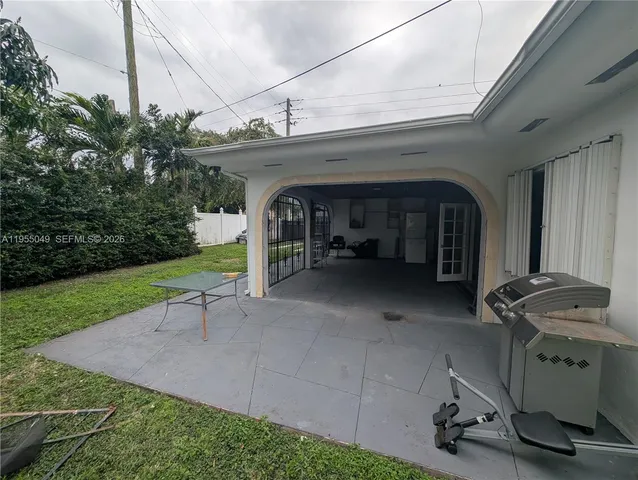 a view of a yard in front of a house