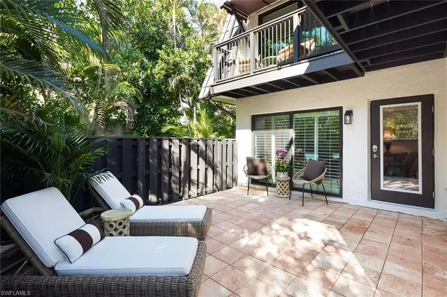 $895,000 | 465 Broad Avenue South, Unit 1A, Naples, FL 34102