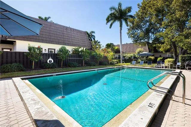 $895,000 | 465 Broad Avenue South, Unit 1A, Naples, FL 34102