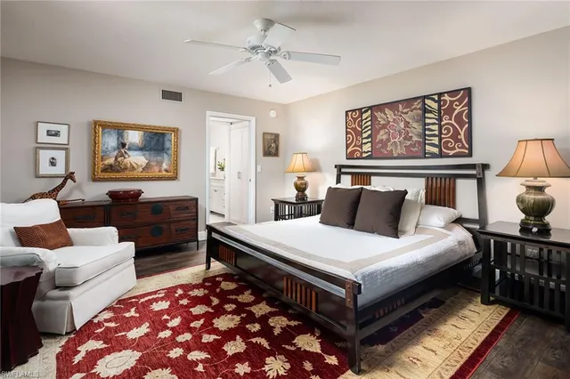 $895,000 | 465 Broad Avenue South, Unit 1A, Naples, FL 34102