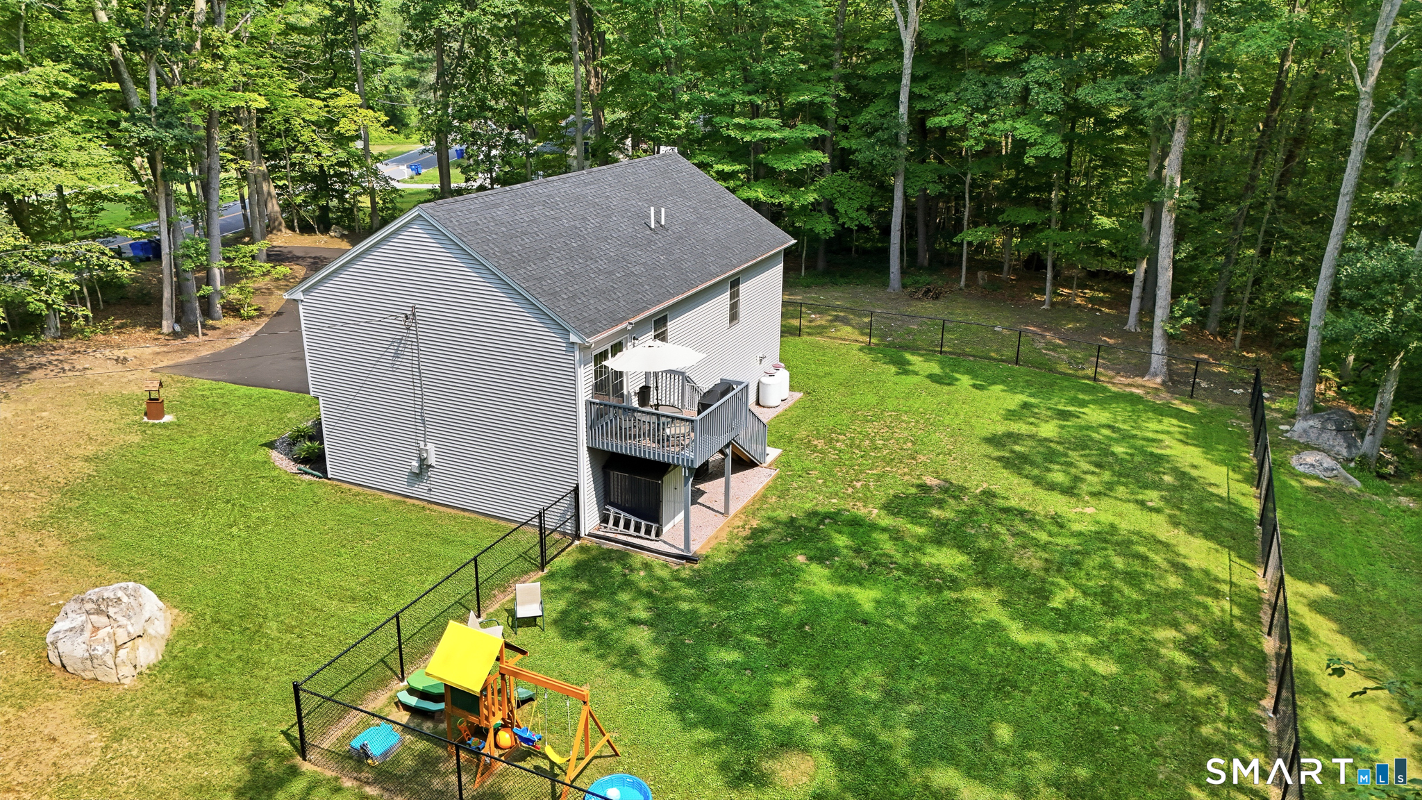 845 Old Colchester Road Montville, CT 06370 - Photo 5 of 38
